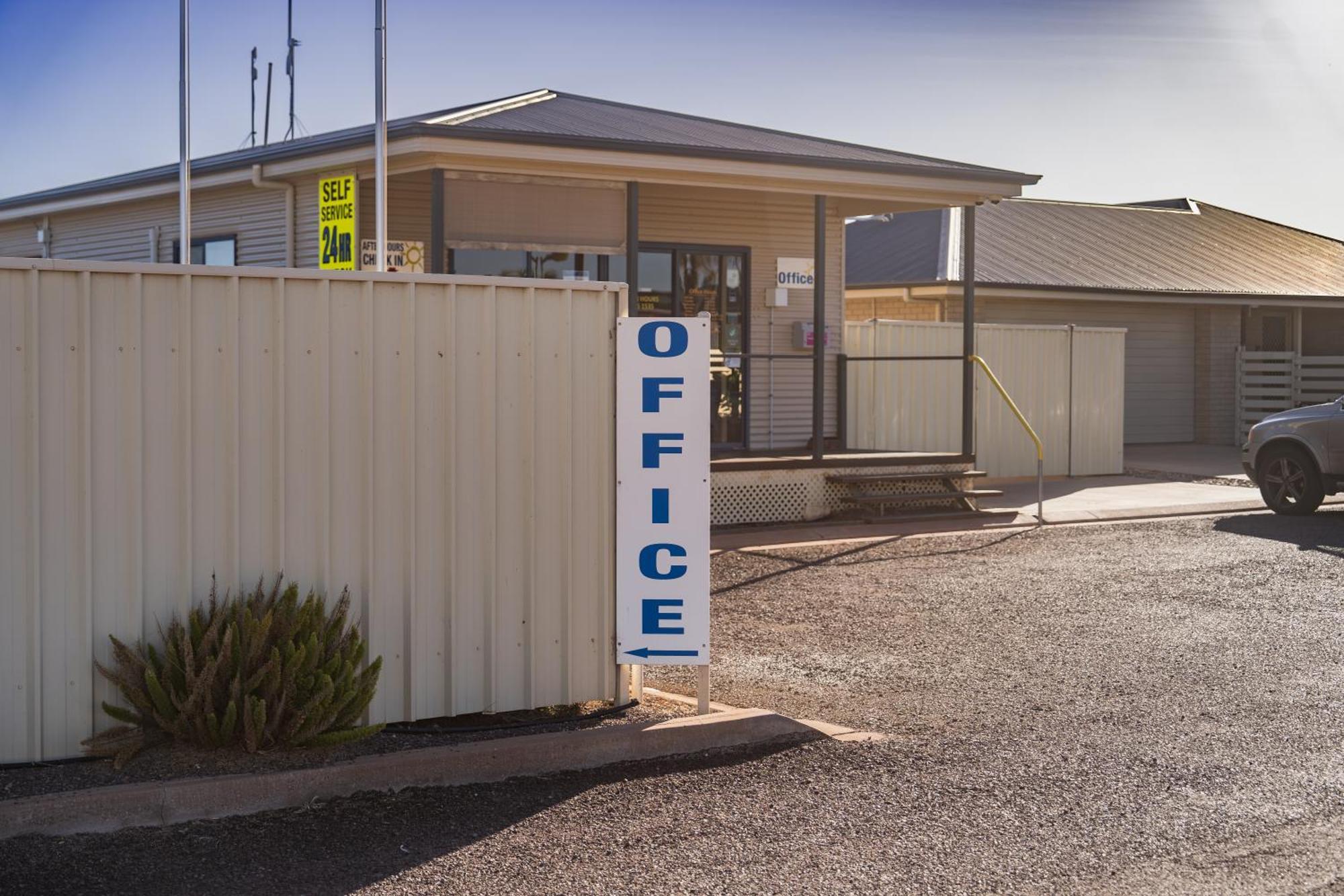 The Sundowner Cabin & Tourist Park Whyalla Exteriör bild